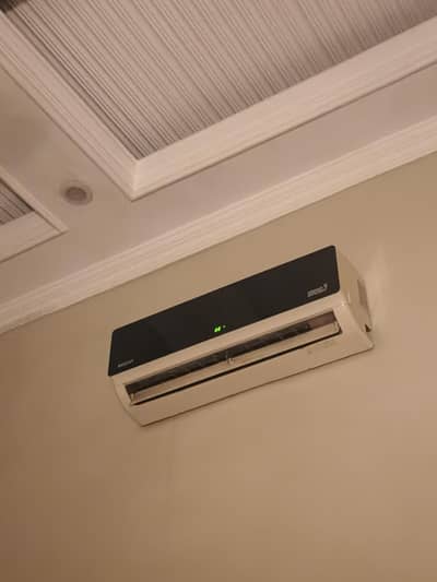 Orient one ton Ac for sale in good condition
