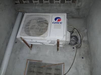 Gree 1 ton AC for Sale in good condition