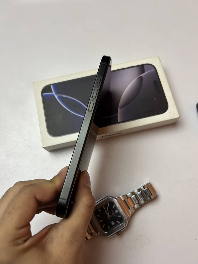 iPhone 16 Pro Max 8