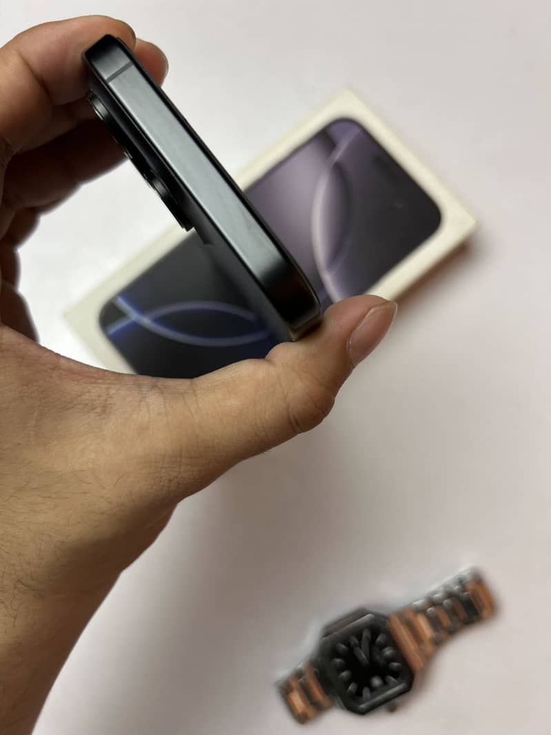 iPhone 16 Pro Max 9
