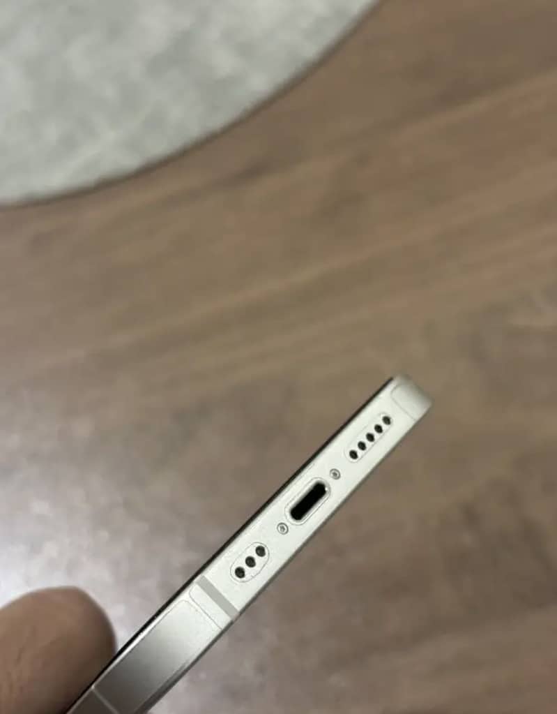 Apple iPhone 13 2