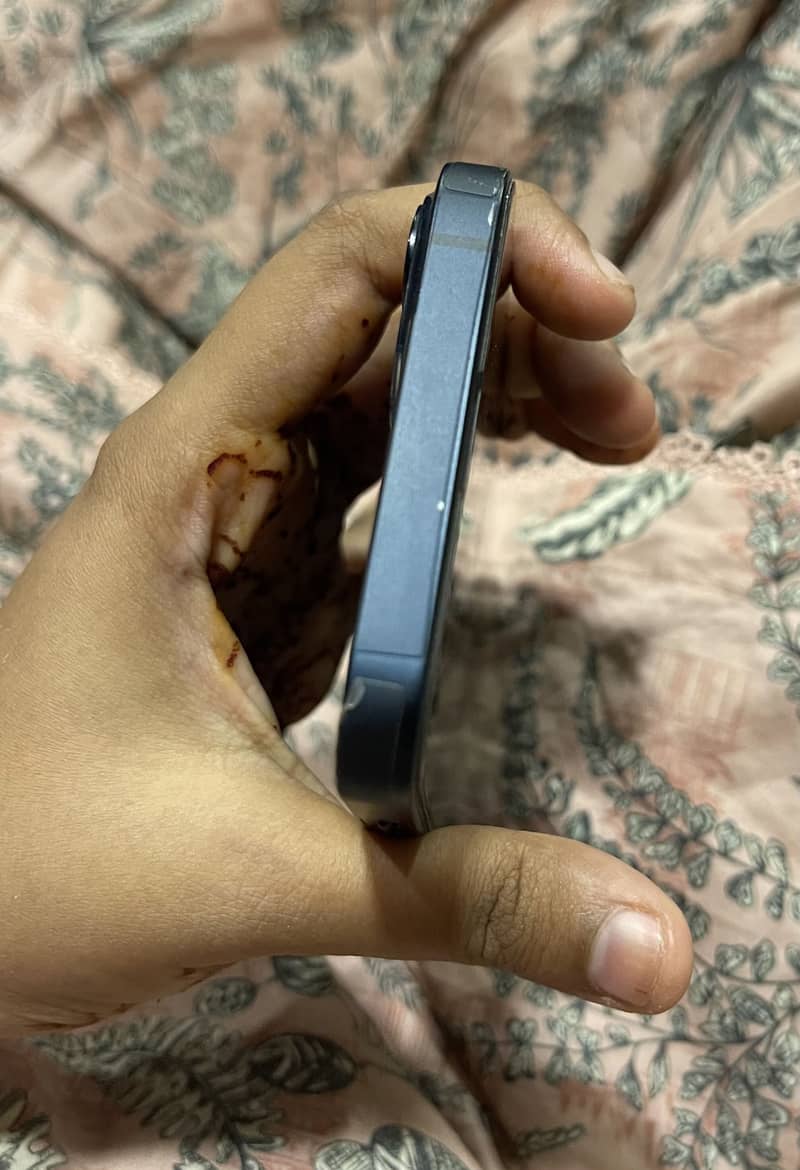 Apple iPhone 13 4