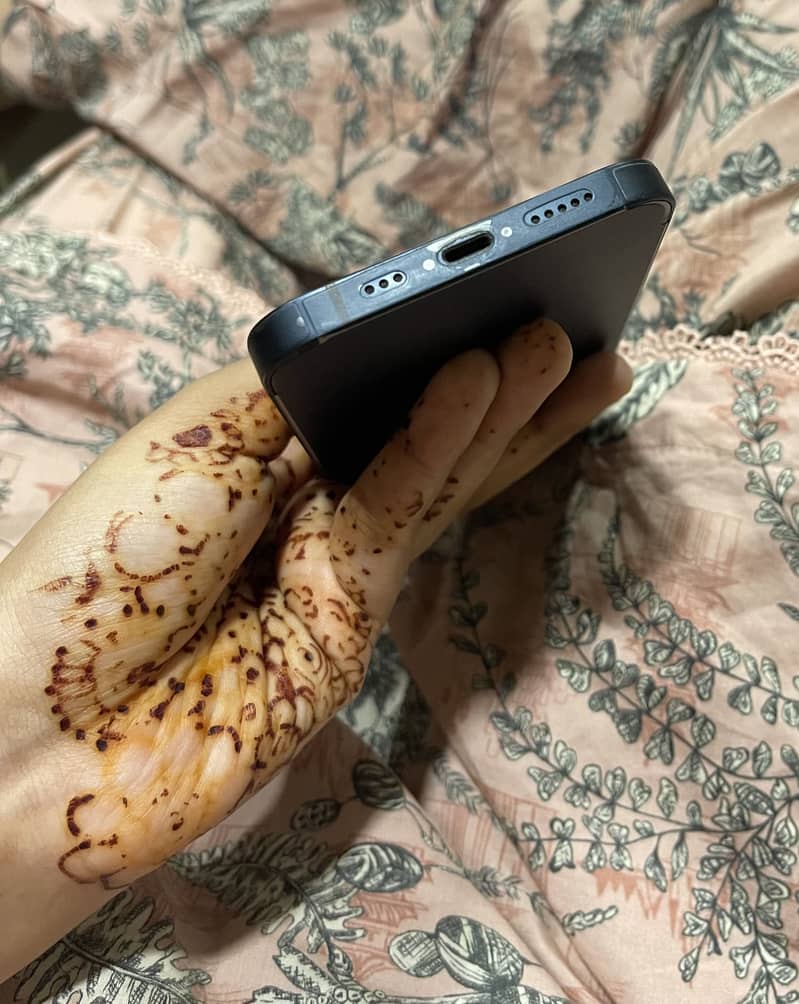 Apple iPhone 13 6