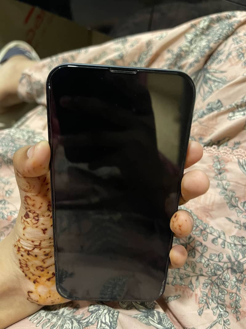 Apple iPhone 13 8