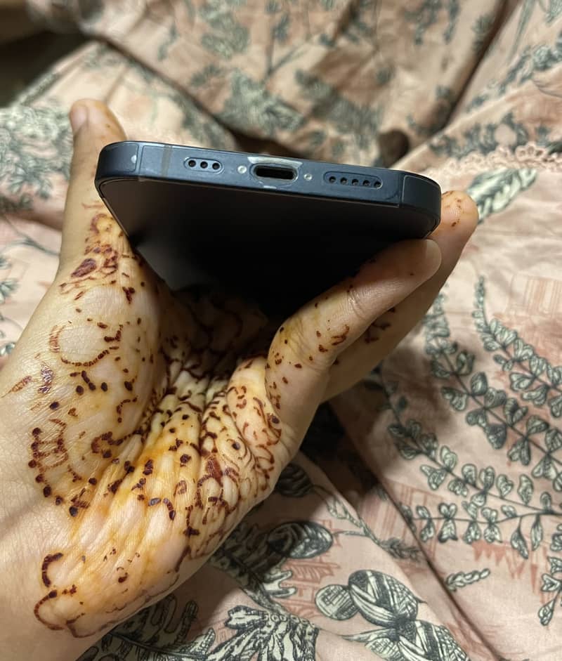 Apple iPhone 13 9