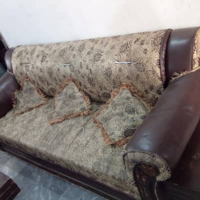 3+1+1 Sofa Set with Center Table – Good Condition