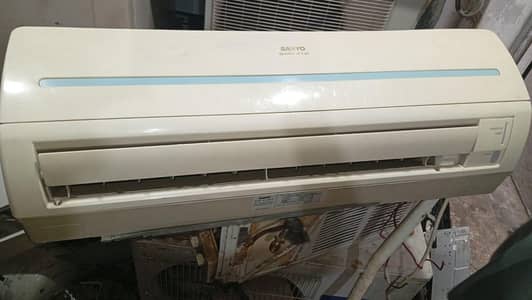 ac sanyo good condition