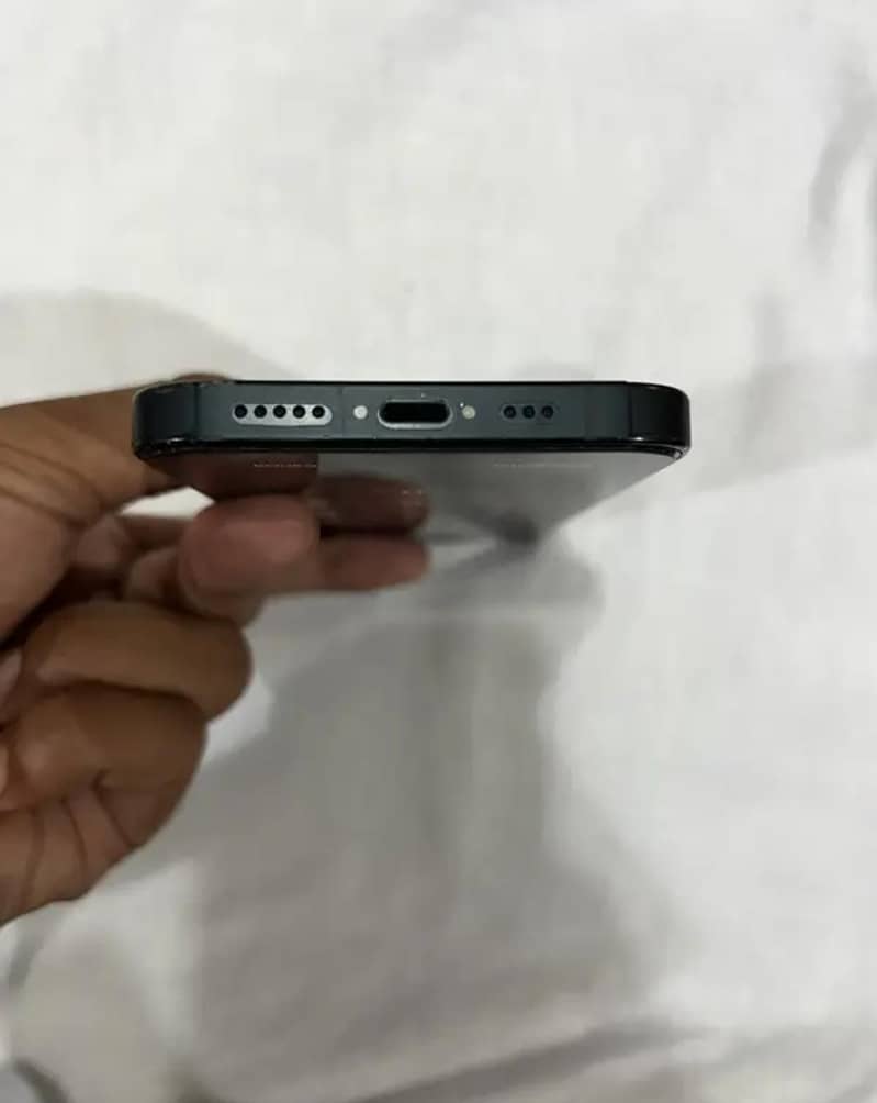 Apple iPhone 13 3