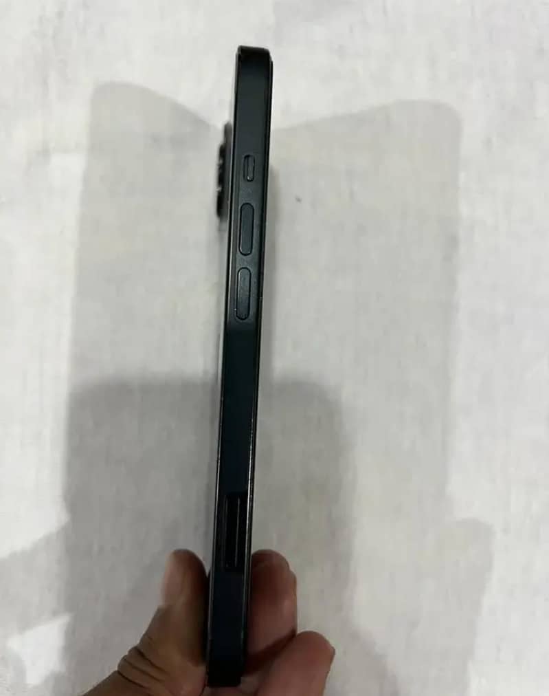 Apple iPhone 13 5