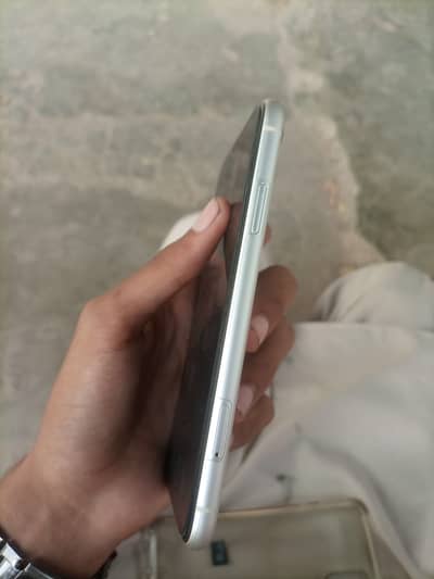 iPhone 11 Battery Health 86 bux bhi he 64Gb Change he Baki all okay he