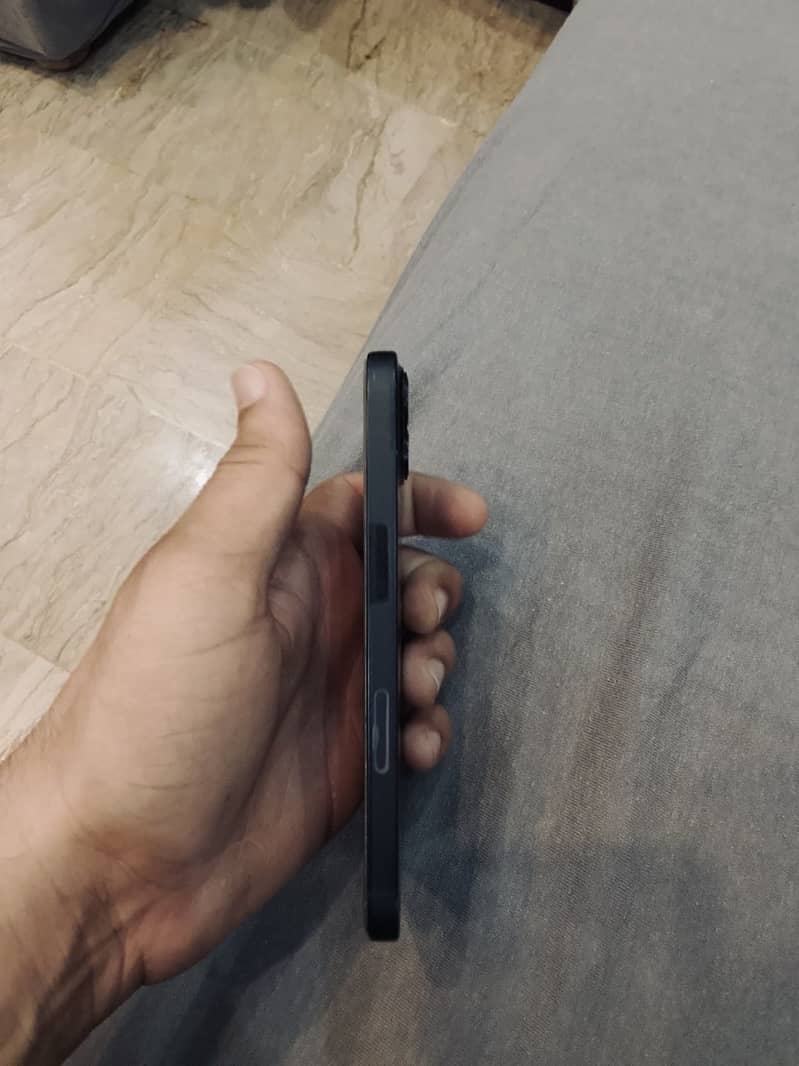 Apple iPhone 13 0