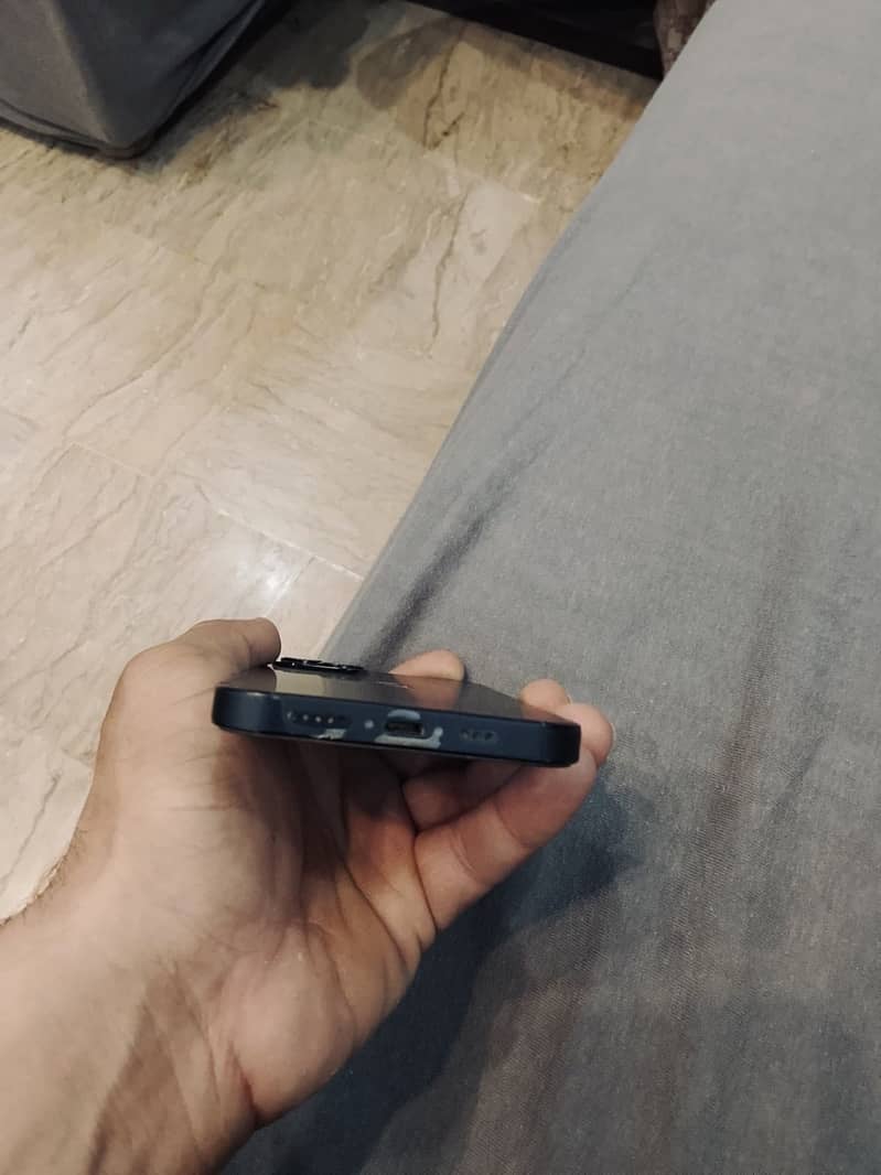 Apple iPhone 13 2