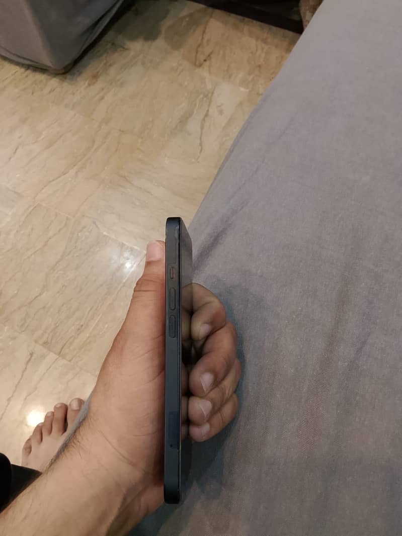 Apple iPhone 13 3