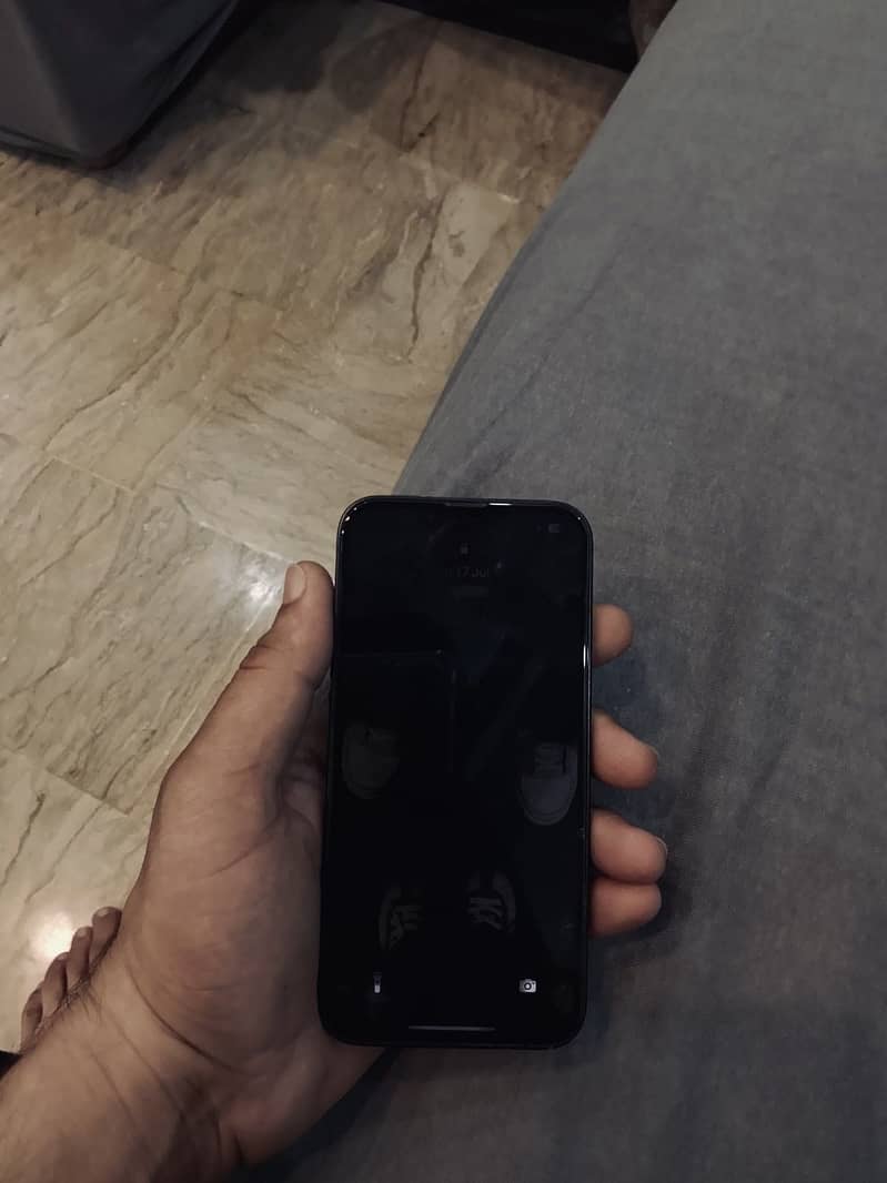 Apple iPhone 13 4