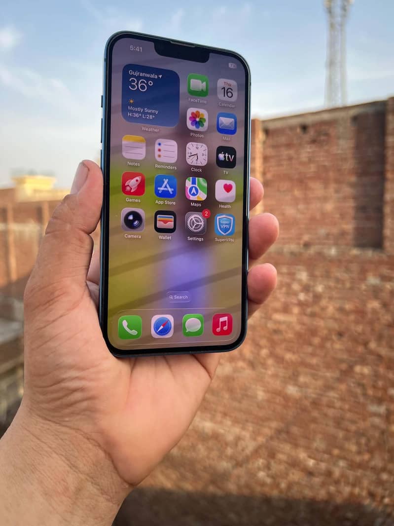 Apple iPhone 13 1