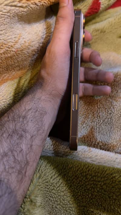 iPhone 16 Pro Max fu 4 months sim time