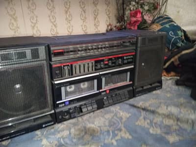 Hitachi cassette and Aux player
