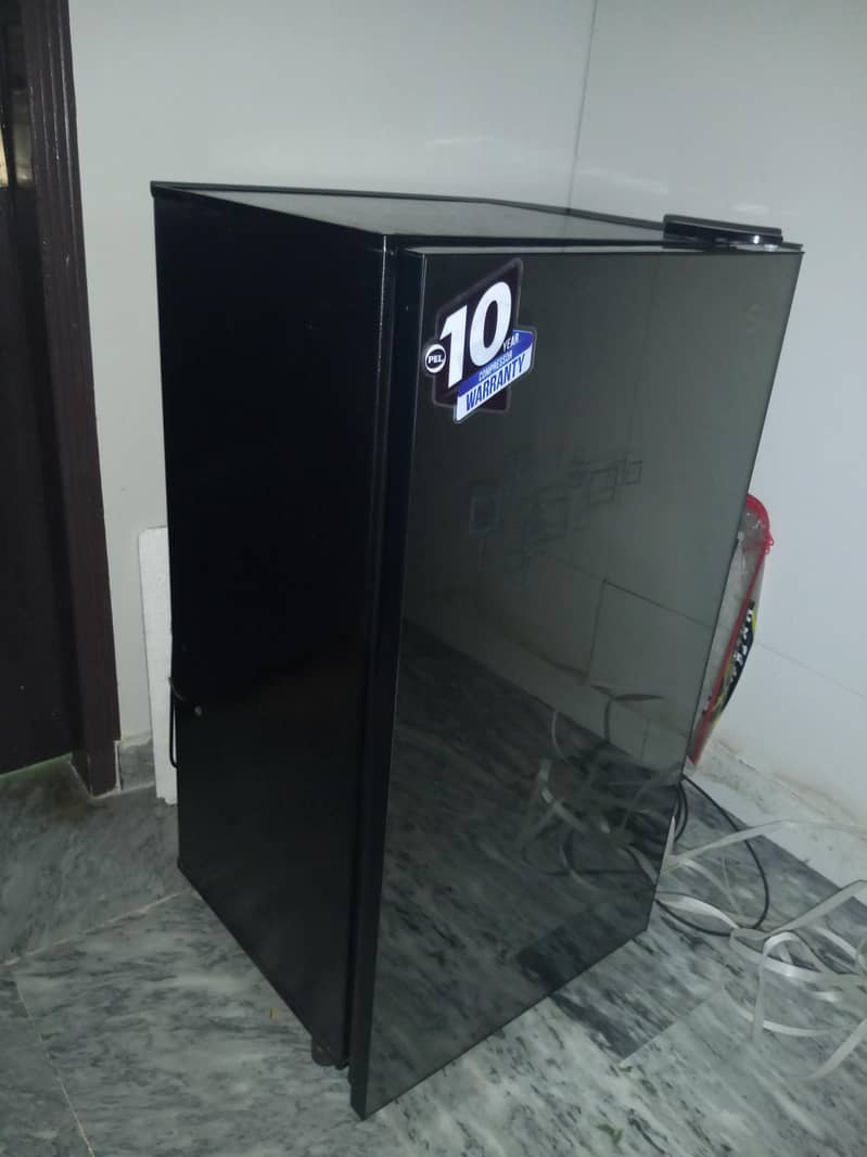PEL Mini Fridge / Compact Refrigerator (Black) – Mint Condition 0