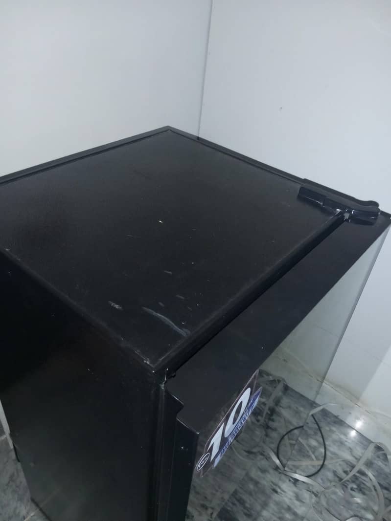PEL Mini Fridge / Compact Refrigerator (Black) – Mint Condition 2