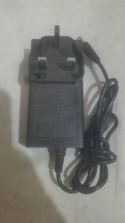 Charger/adapter. 19V 3A 57Watts. O3244833221