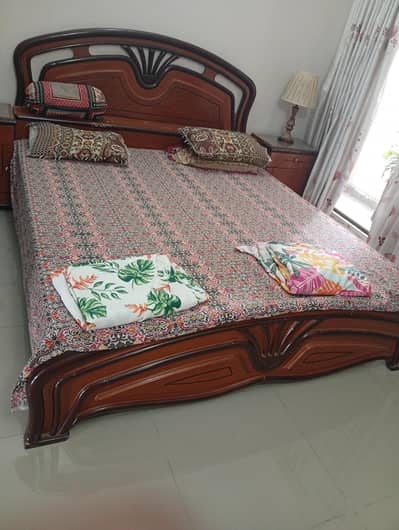 bed set and table