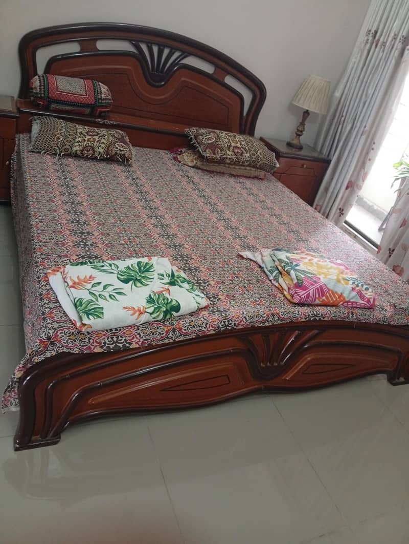 bed set and table 1
