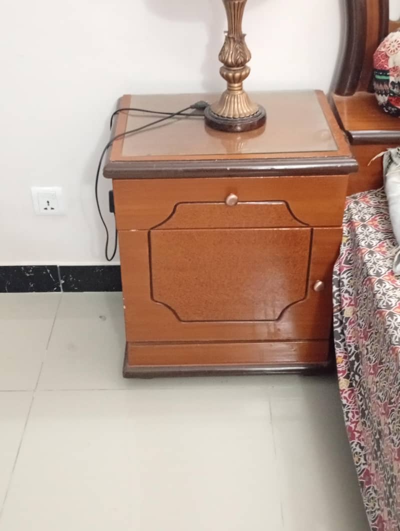 bed set and table 2