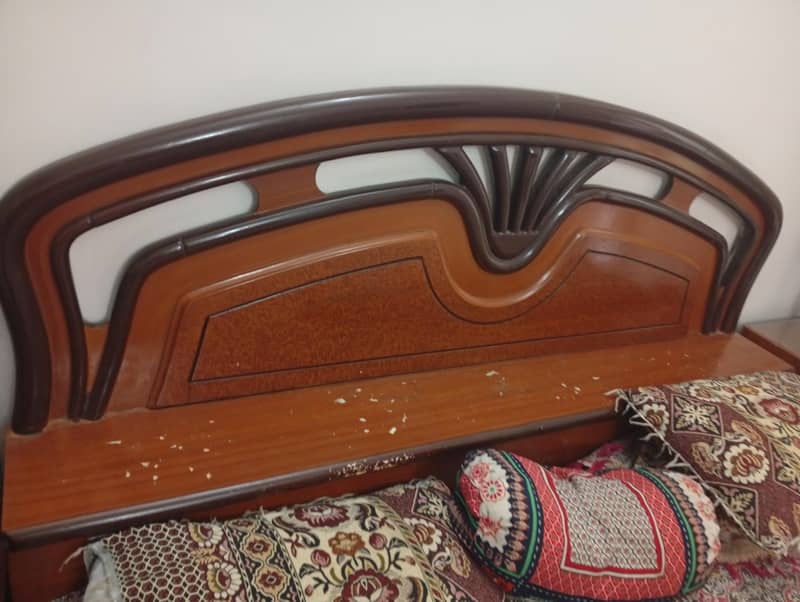 bed set and table 3