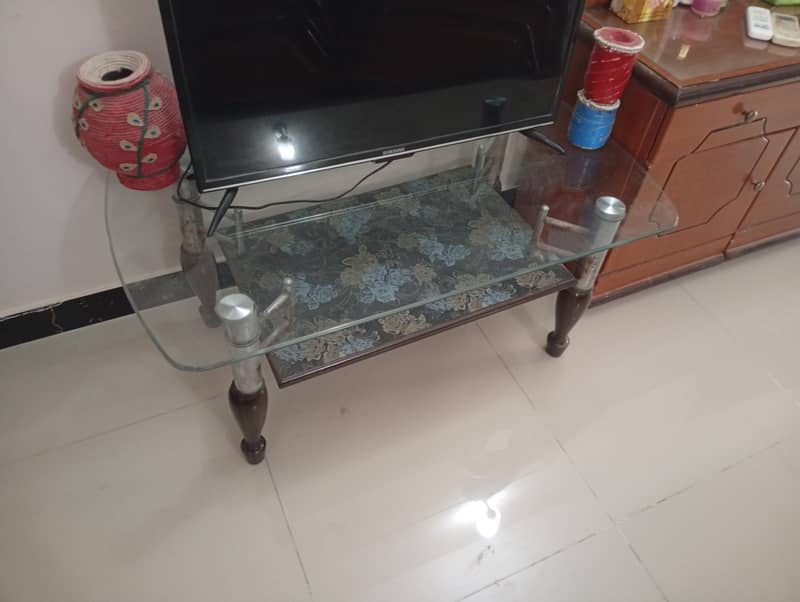 bed set and table 4