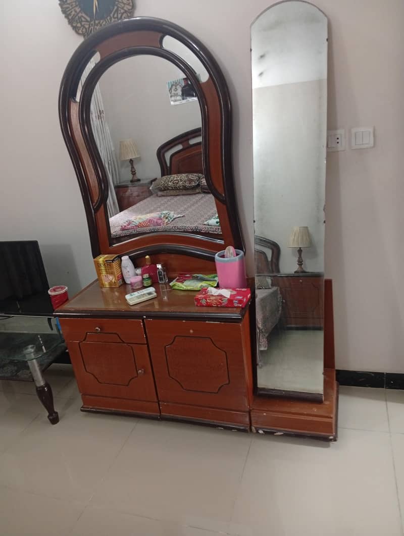bed set and table 7