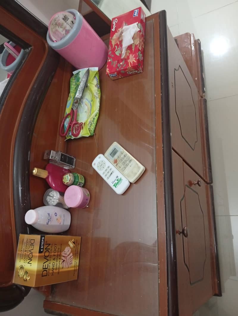 bed set and table 8