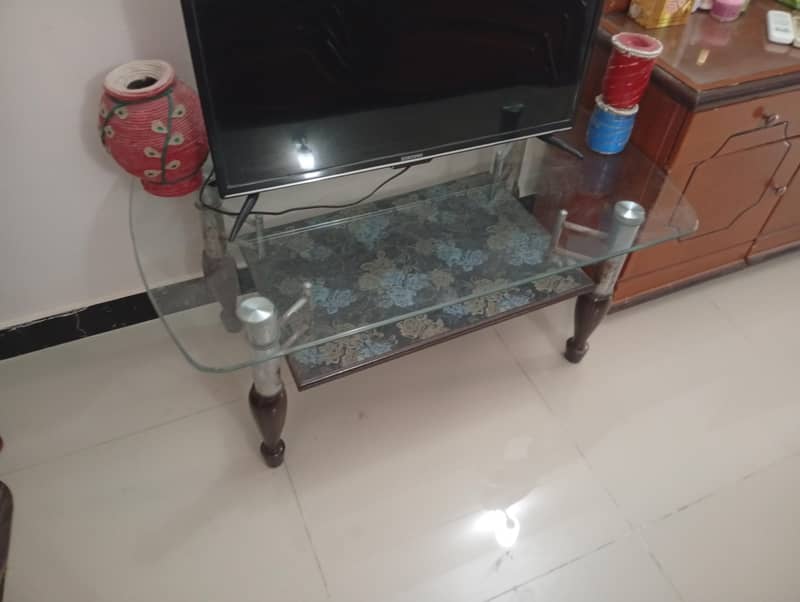 bed set and table 9