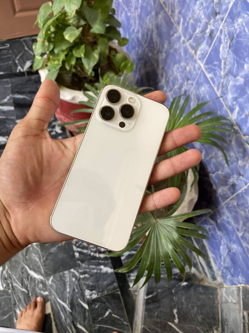 iPhone 13 Pro 4