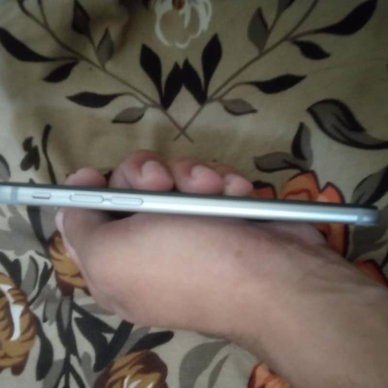 Apple iPhone 6 2