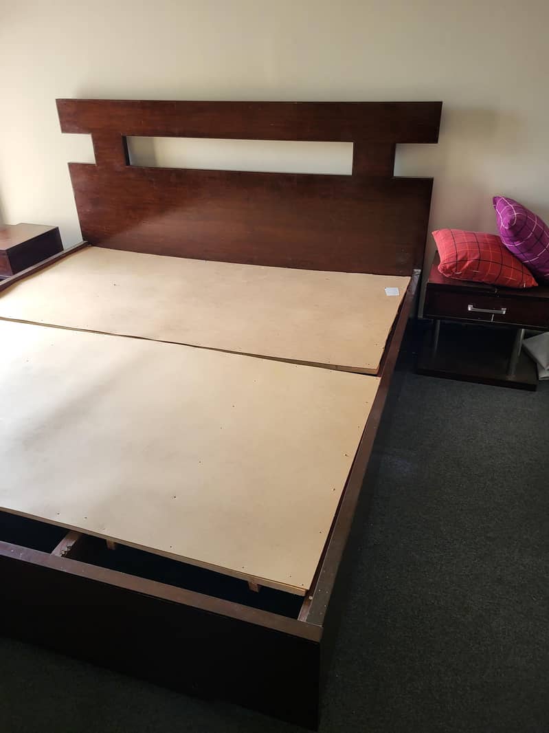 Bed with side tables 3