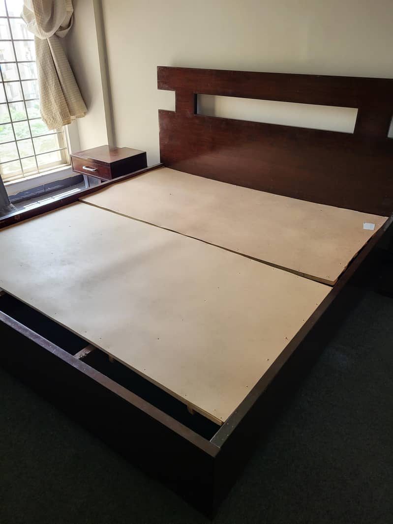 Bed with side tables 5