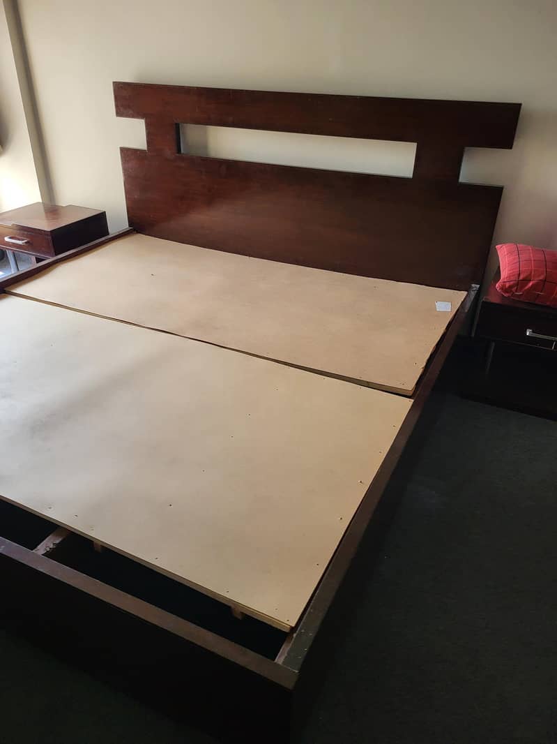 Bed with side tables 6