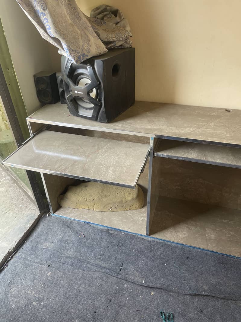 Computers tables 0