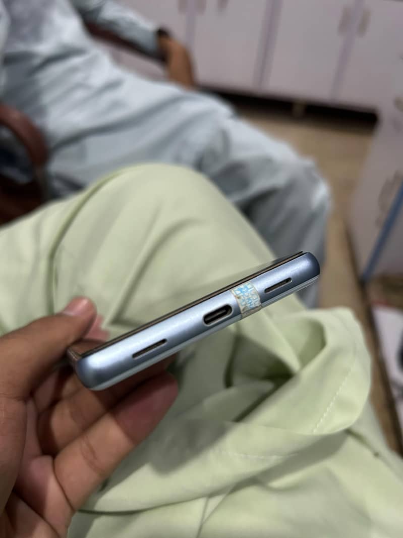 Google Pixel 7a 5