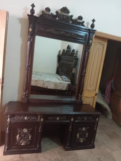 king size bed and 2side table dressing