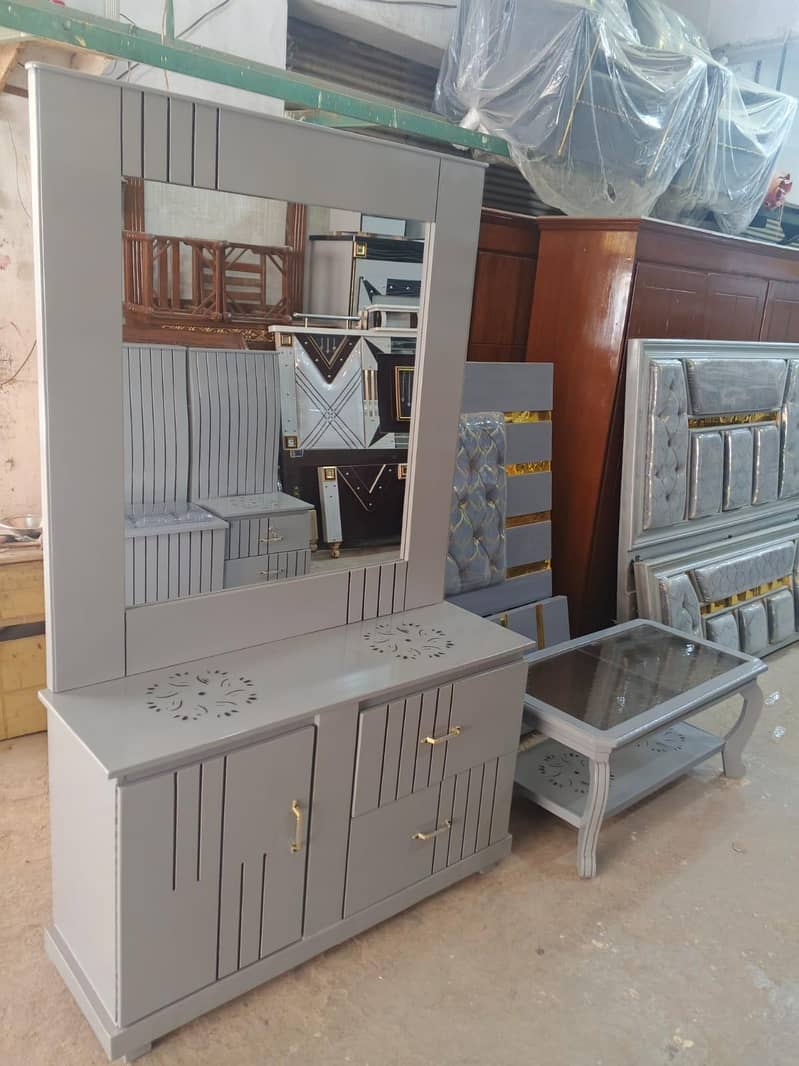 ڈبل بیڈ 2عدد سائیڈ ٹیبل سنگھار میز 1
