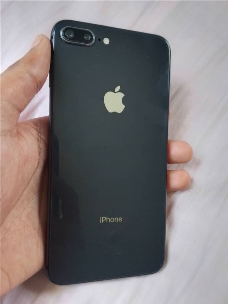 Apple iPhone 8 Plus 1