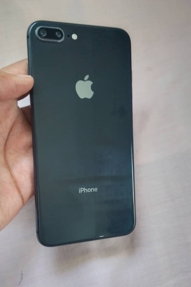 Apple iPhone 8 Plus 4