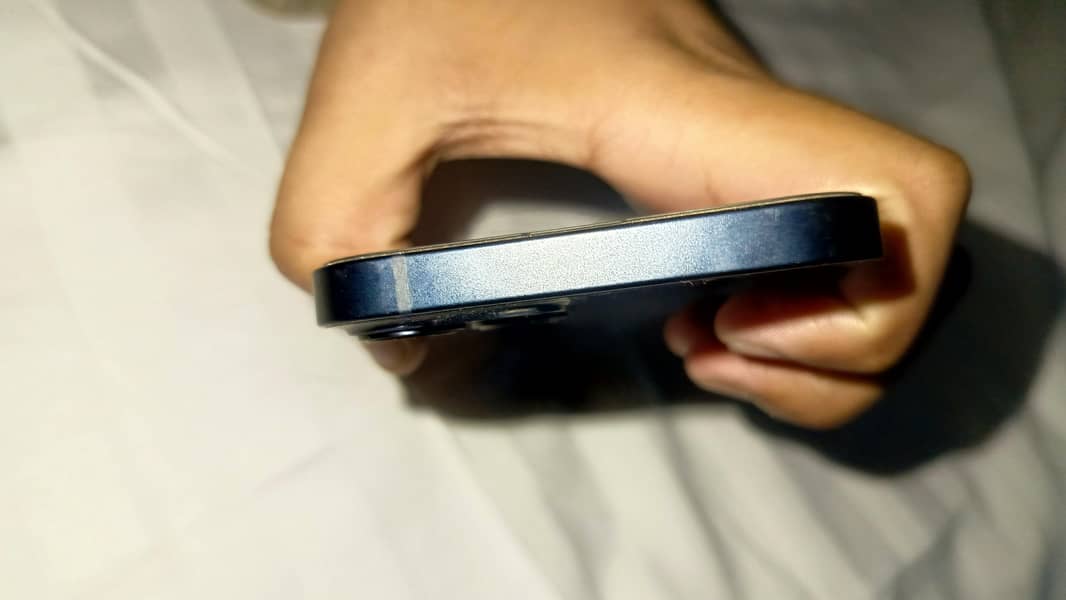 Apple iPhone 13 4