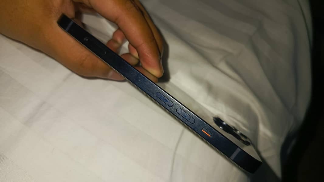 Apple iPhone 13 5