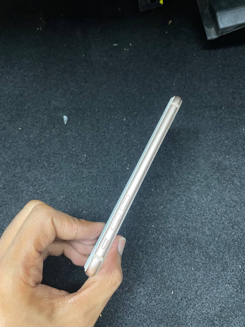 iPhone 8 6