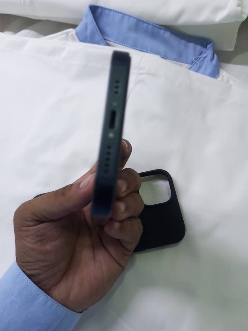 iPhone 13 3