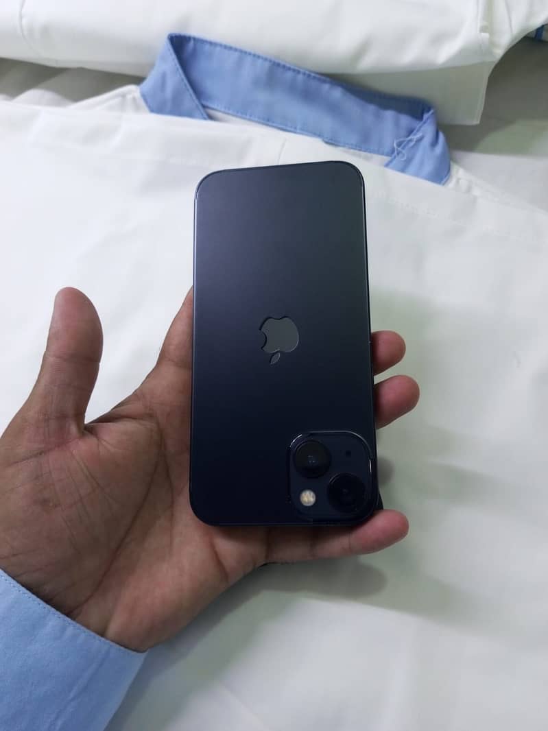 iPhone 13 4