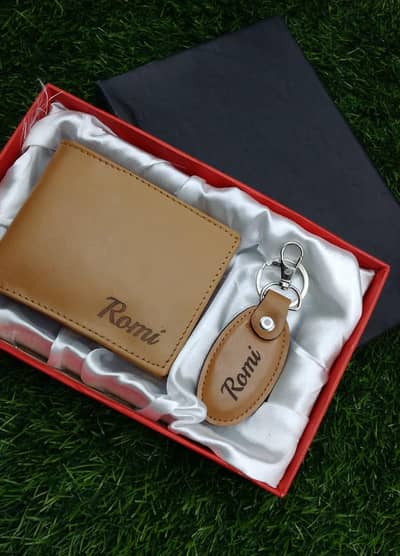 wallet and keychain  apni Marzi ka name likhway