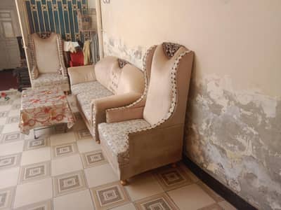 5 seater in guddd condition. 0306 5864203